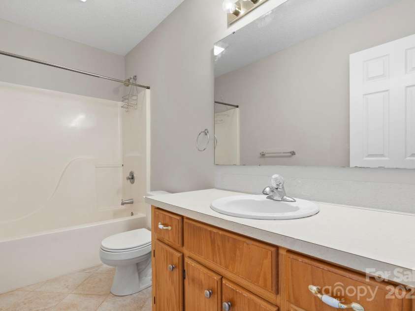 5473 Twelve Oak Lane, Conover, NC 28613.  MLS# CAR4271702, YatesRealty ID 28367. 