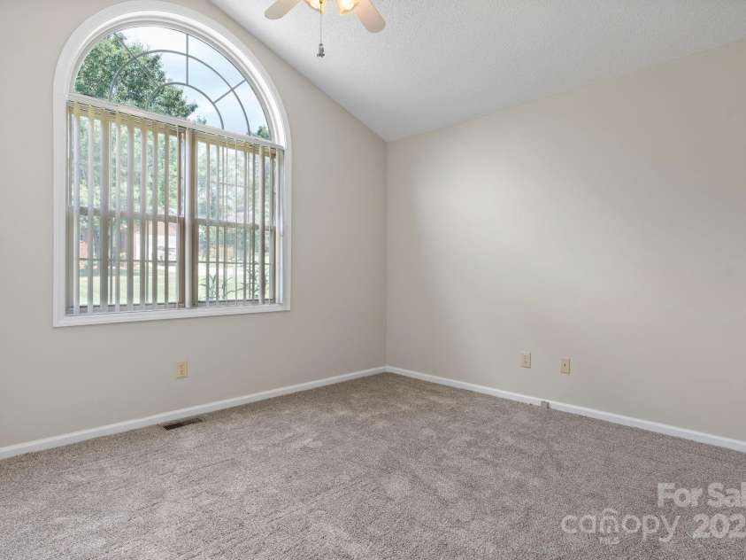 5473 Twelve Oak Lane, Conover, NC 28613.  MLS# CAR4271702, YatesRealty ID 28367. 