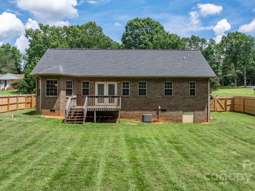 5473 Twelve Oak Lane, Conover, NC 28613.  MLS# CAR4271702, YatesRealty ID 28367. 