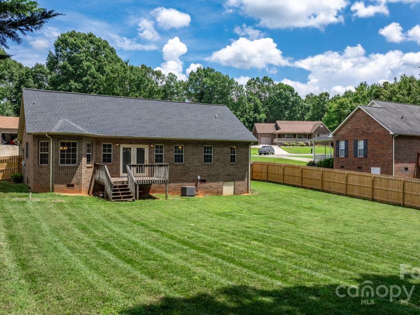 5473 Twelve Oak Lane, Conover, NC 28613.  MLS# CAR4271702, YatesRealty ID 28367. 