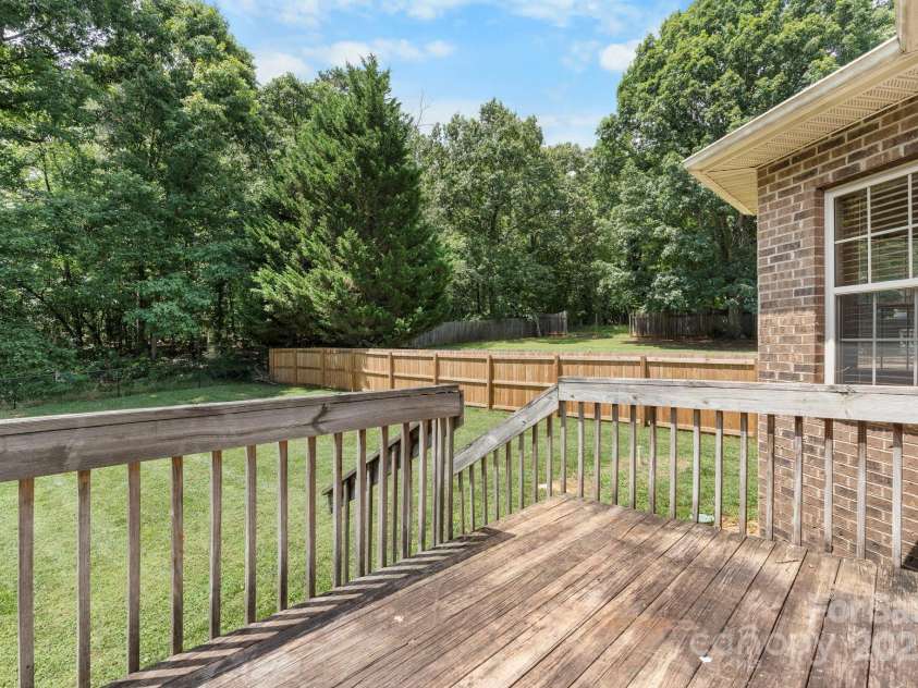 5473 Twelve Oak Lane, Conover, NC 28613.  MLS# CAR4271702, YatesRealty ID 28367. 