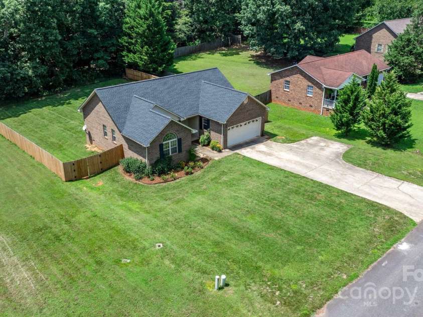 5473 Twelve Oak Lane, Conover, NC 28613.  MLS# CAR4271702, YatesRealty ID 28367. 