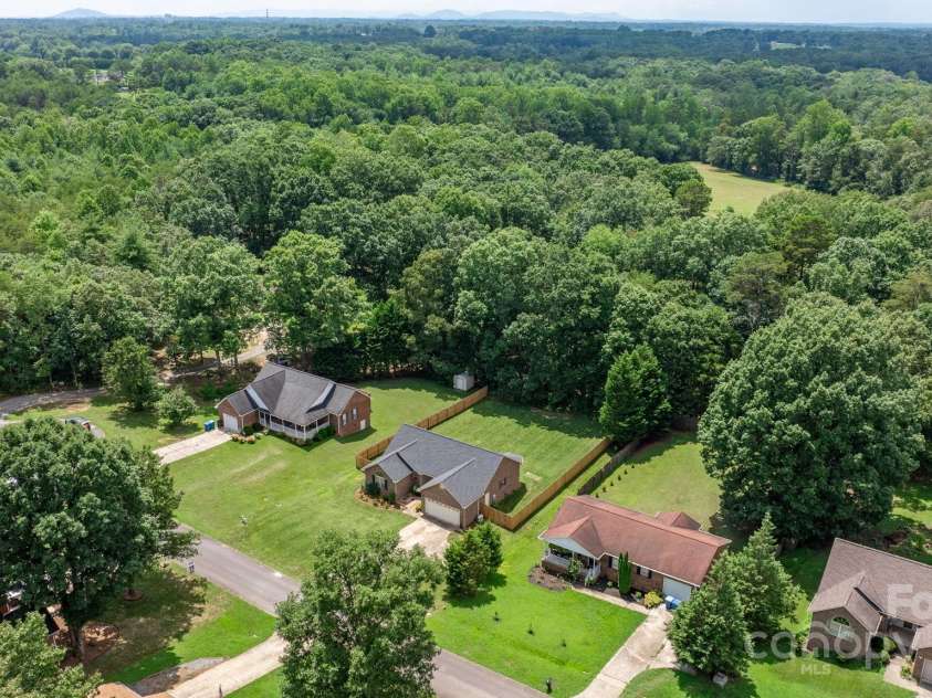 5473 Twelve Oak Lane, Conover, NC 28613.  MLS# CAR4271702, YatesRealty ID 28367. 