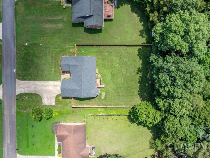 5473 Twelve Oak Lane, Conover, NC 28613.  MLS# CAR4271702, YatesRealty ID 28367. 