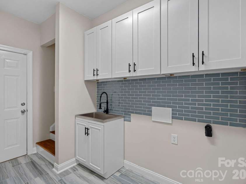 192 Sunrise Circle, Mooresville, NC 28117.  MLS# CAR4384402, YatesRealty ID 28368. 