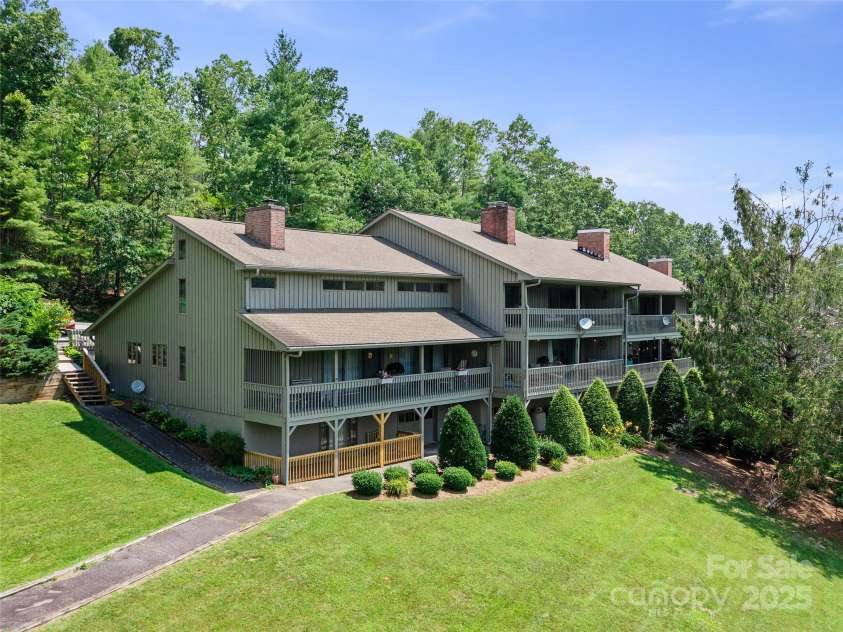 439 Fairway Lane, Spruce Pine, NC 28777.  MLS# CAR4280748, YatesRealty ID 28368. 