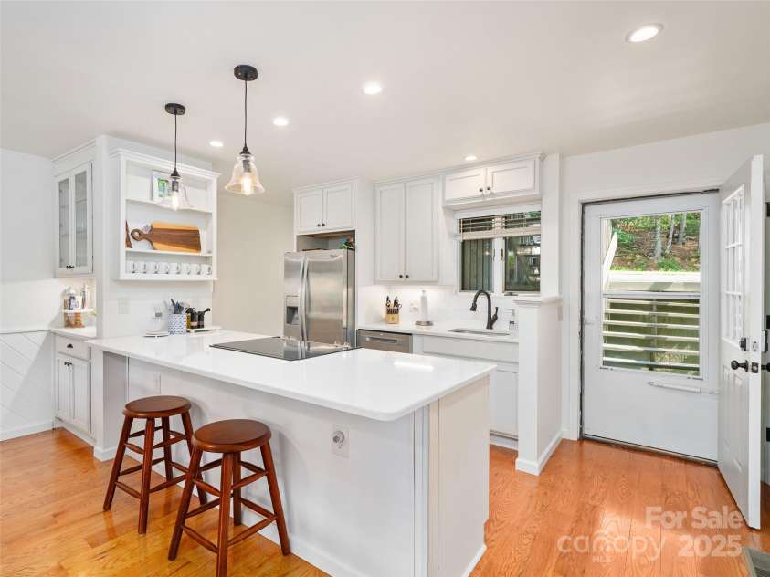 439 Fairway Lane, Spruce Pine, NC 28777.  MLS# CAR4280748, YatesRealty ID 28368. 