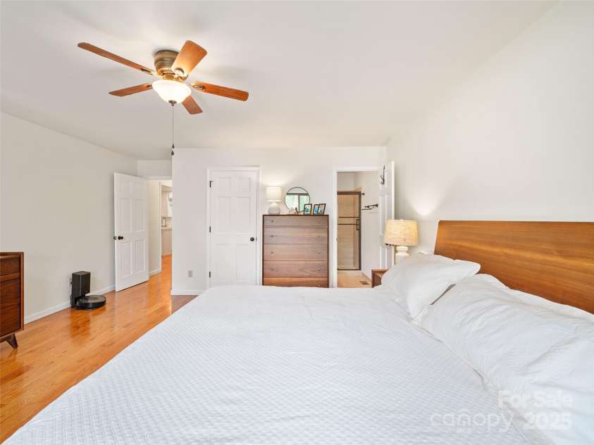 439 Fairway Lane, Spruce Pine, NC 28777.  MLS# CAR4280748, YatesRealty ID 28368. 