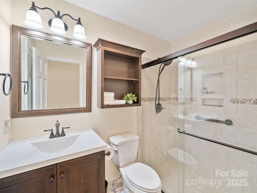 439 Fairway Lane, Spruce Pine, NC 28777.  MLS# CAR4280748, YatesRealty ID 28368. 