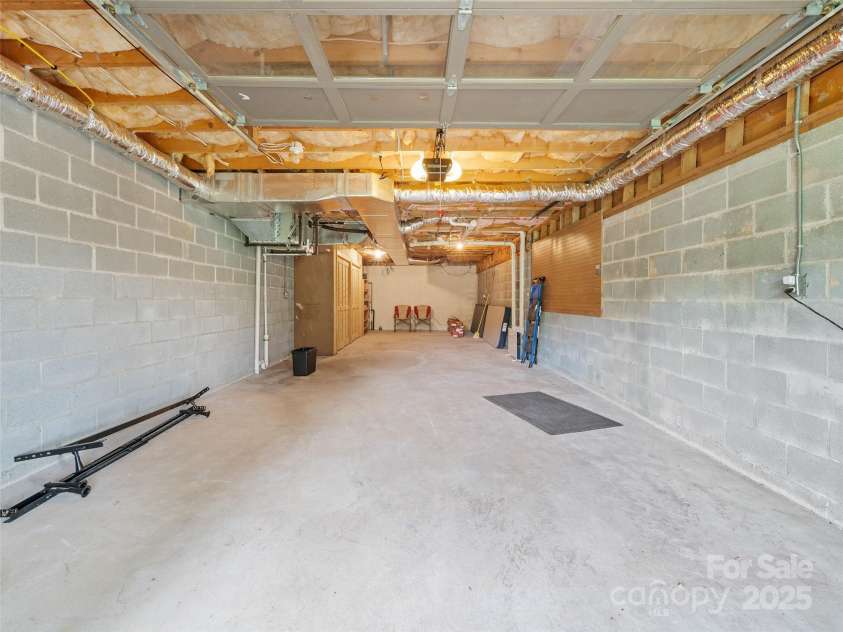 439 Fairway Lane, Spruce Pine, NC 28777.  MLS# CAR4280748, YatesRealty ID 28368. 