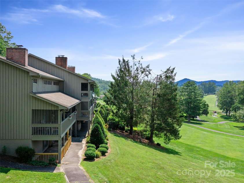 439 Fairway Lane, Spruce Pine, NC 28777.  MLS# CAR4280748, YatesRealty ID 28368. 