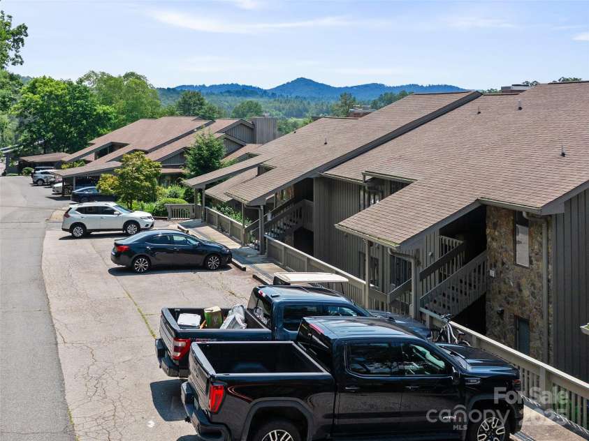 439 Fairway Lane, Spruce Pine, NC 28777.  MLS# CAR4280748, YatesRealty ID 28368. 