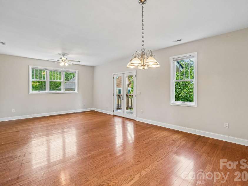 25 Houston Street, Asheville, NC 28801.  MLS# CAR4385801, YatesRealty ID 28369. 