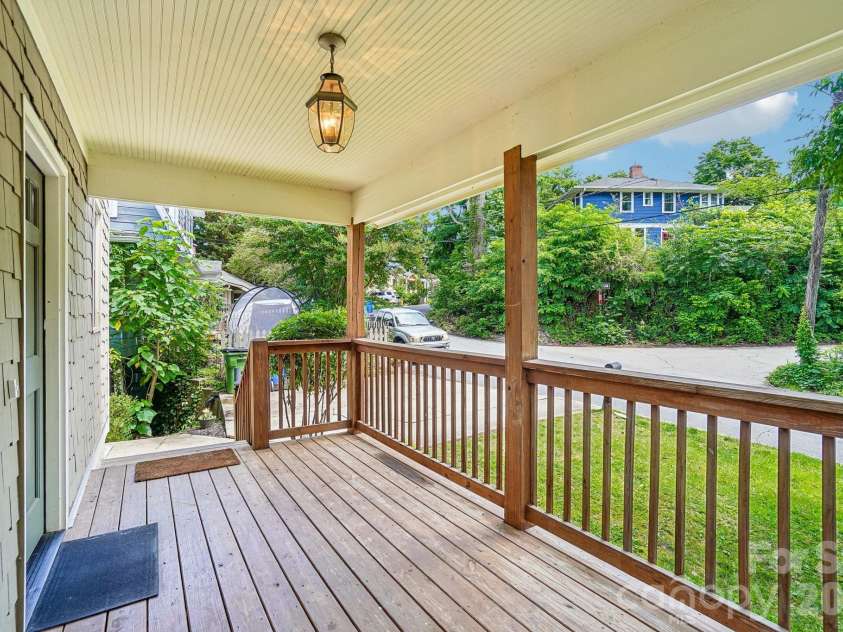 25 Houston Street, Asheville, NC 28801.  MLS# CAR4385801, YatesRealty ID 28369. 