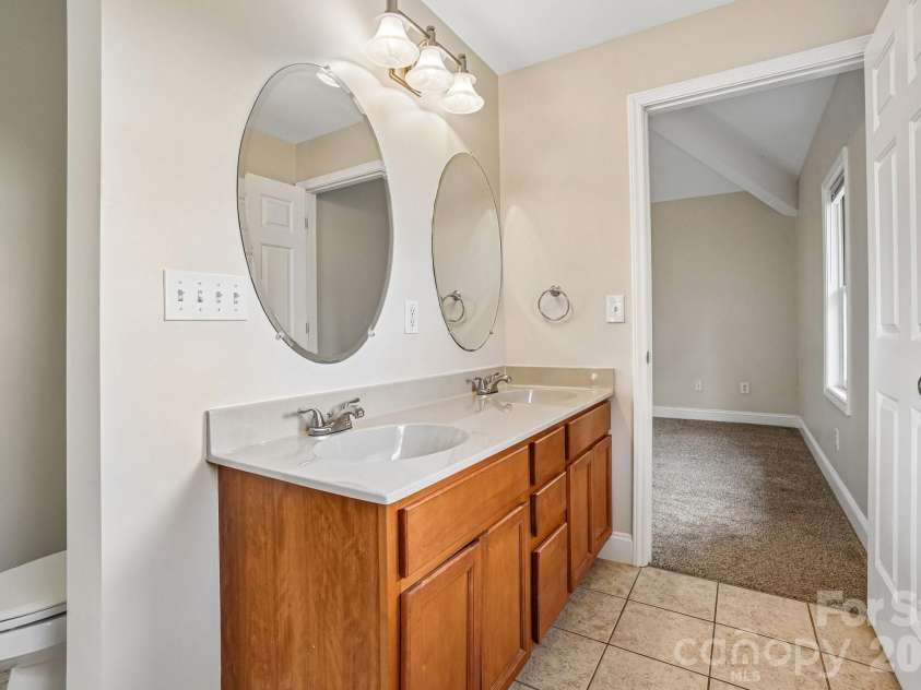 25 Houston Street, Asheville, NC 28801.  MLS# CAR4385801, YatesRealty ID 28369. 