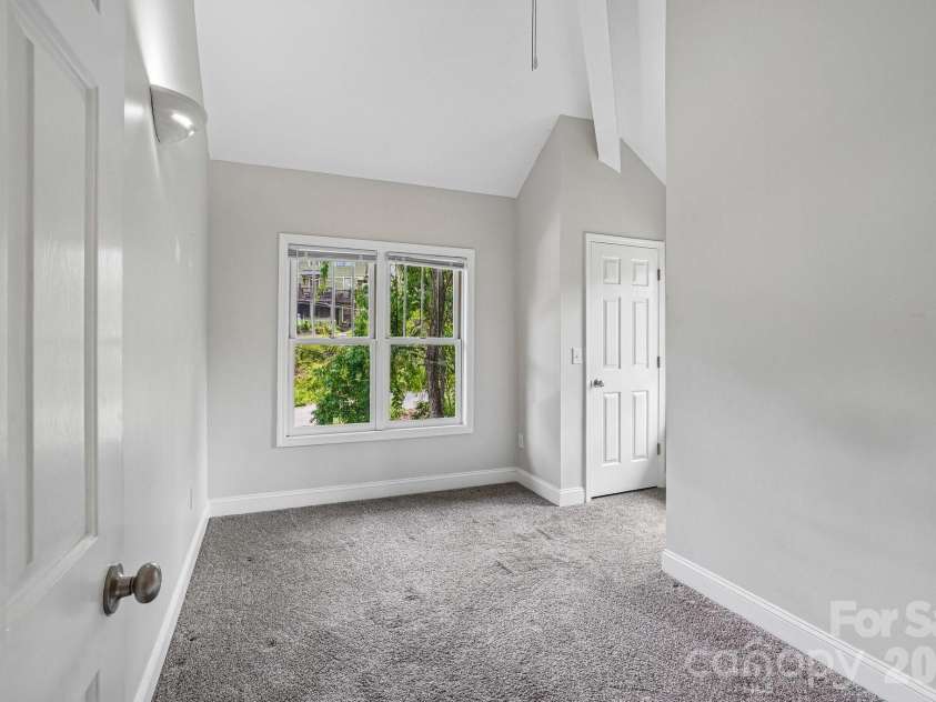 25 Houston Street, Asheville, NC 28801.  MLS# CAR4385801, YatesRealty ID 28369. 