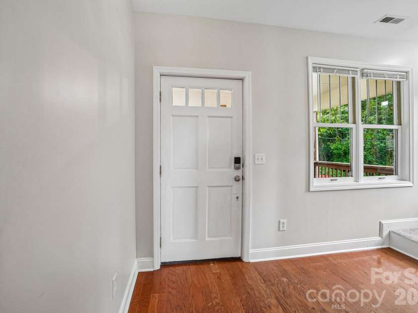 25 Houston Street, Asheville, NC 28801.  MLS# CAR4385801, YatesRealty ID 28369. Entry main level