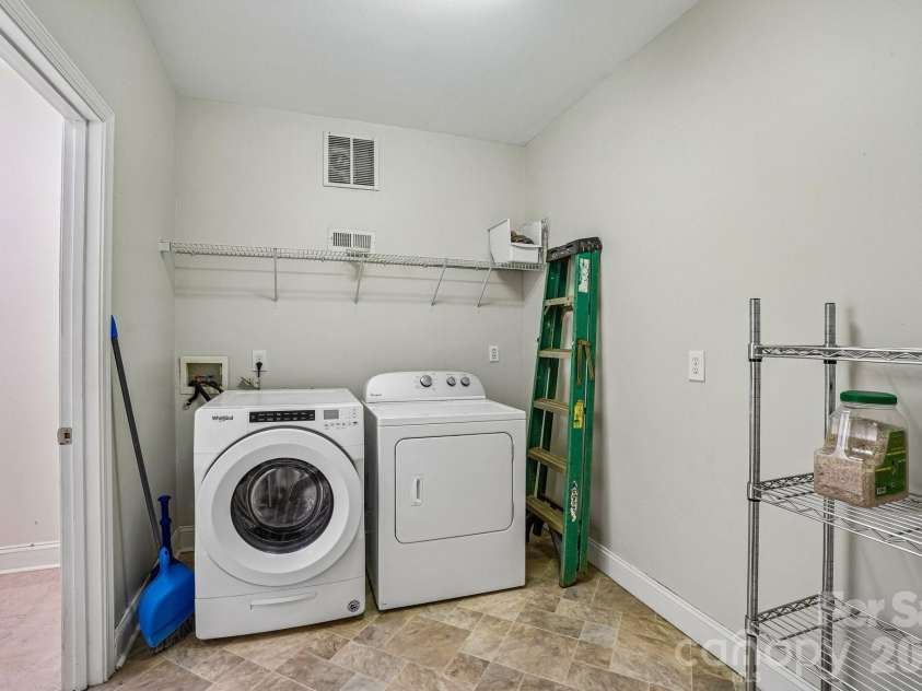 25 Houston Street, Asheville, NC 28801.  MLS# CAR4385801, YatesRealty ID 28369. Large shared laundry space basement level