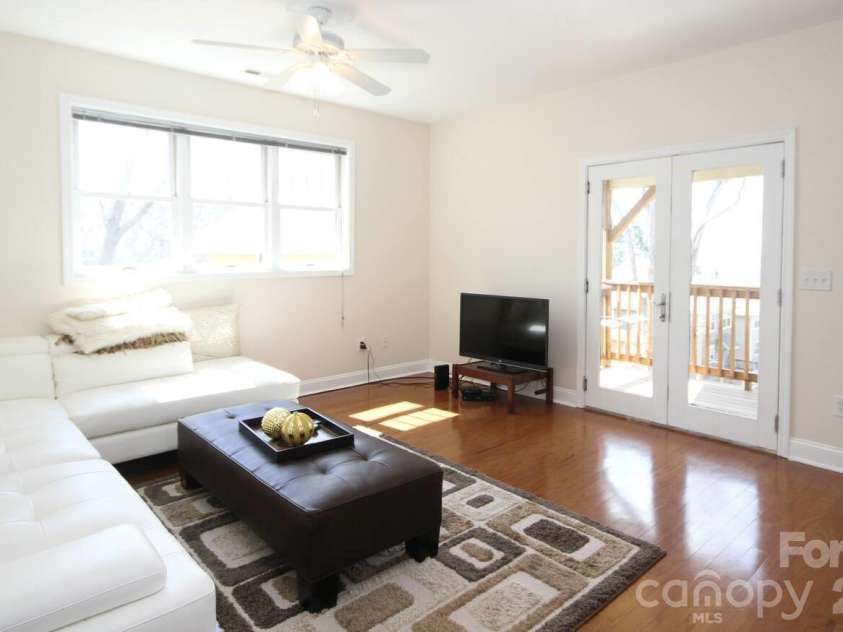 25 Houston Street, Asheville, NC 28801.  MLS# CAR4387541, YatesRealty ID 28369. 