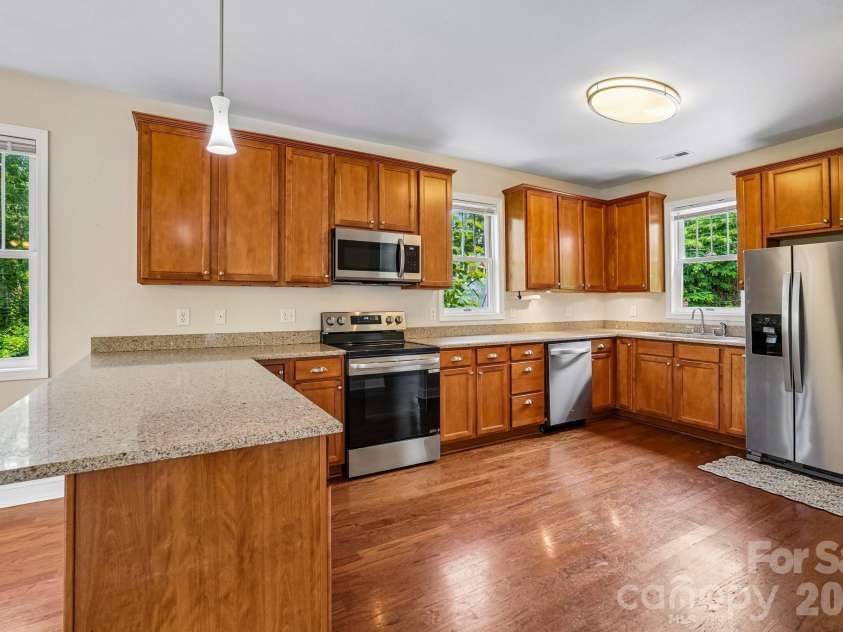 25 Houston Street, Asheville, NC 28801.  MLS# CAR4387541, YatesRealty ID 28369. Main level kitchen
