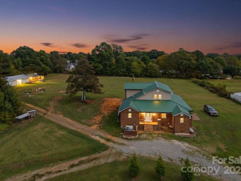 106 Emlee Street, Lexington, NC 27295.  MLS# CAR4312427, YatesRealty ID 2837. 