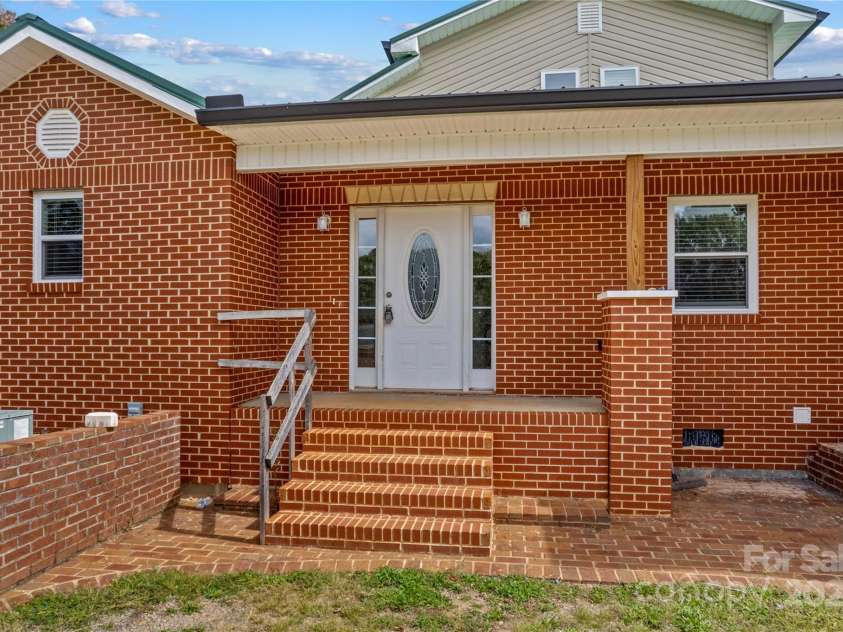 106 Emlee Street, Lexington, NC 27295.  MLS# CAR4312427, YatesRealty ID 2837. 