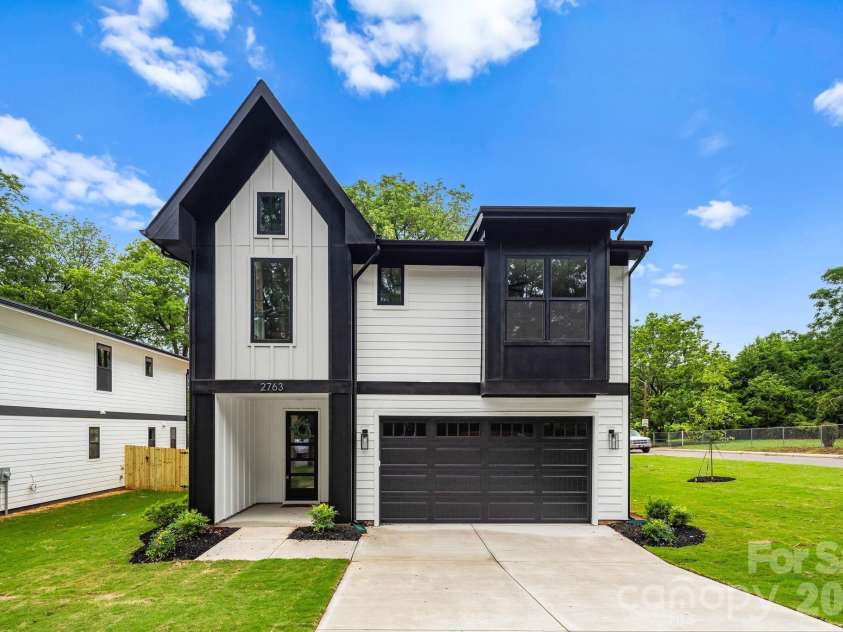 2763 Parkway Avenue, Charlotte, NC 28208.  MLS# CAR4381125, YatesRealty ID 28370. 