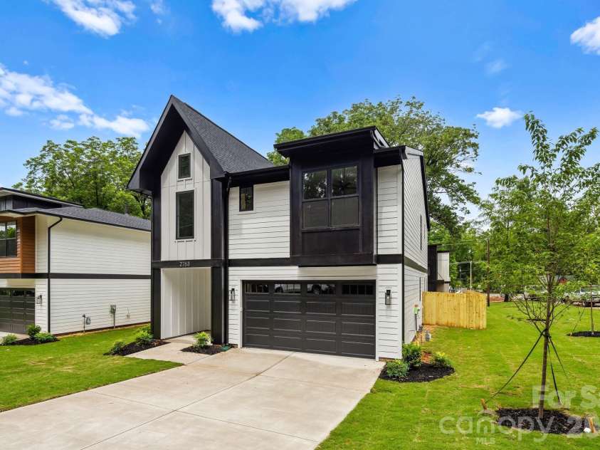 2763 Parkway Avenue, Charlotte, NC 28208.  MLS# CAR4381125, YatesRealty ID 28370. 