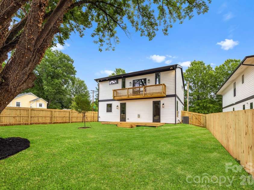 2763 Parkway Avenue, Charlotte, NC 28208.  MLS# CAR4381125, YatesRealty ID 28370. 