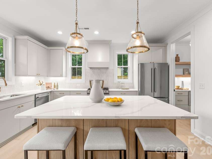 2763 Parkway Avenue, Charlotte, NC 28208.  MLS# CAR4381125, YatesRealty ID 28370. 