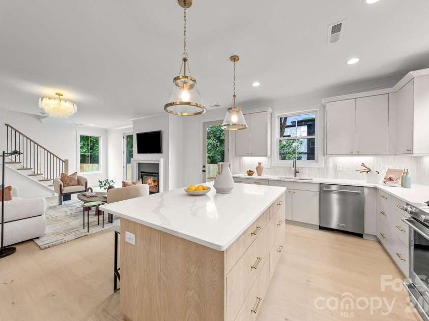 2763 Parkway Avenue, Charlotte, NC 28208.  MLS# CAR4381125, YatesRealty ID 28370. 