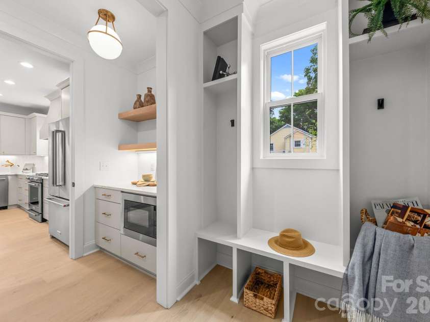 2763 Parkway Avenue, Charlotte, NC 28208.  MLS# CAR4381125, YatesRealty ID 28370. 