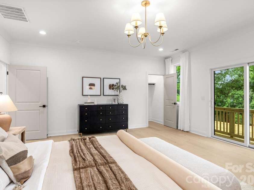 2763 Parkway Avenue, Charlotte, NC 28208.  MLS# CAR4381125, YatesRealty ID 28370. 