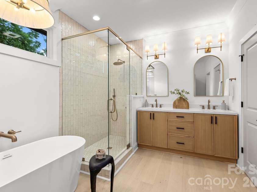 2763 Parkway Avenue, Charlotte, NC 28208.  MLS# CAR4381125, YatesRealty ID 28370. 