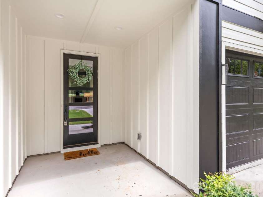 2763 Parkway Avenue, Charlotte, NC 28208.  MLS# CAR4381125, YatesRealty ID 28370. 