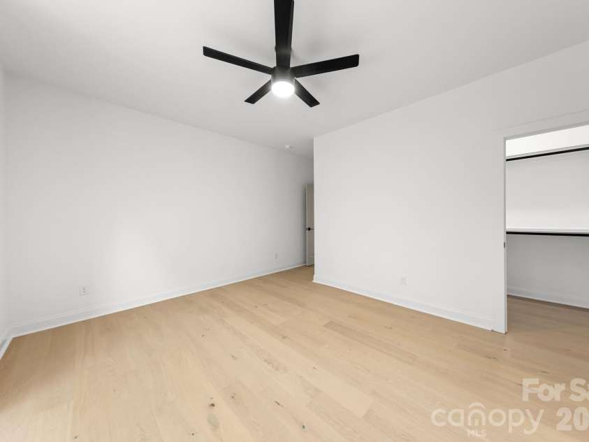 2763 Parkway Avenue, Charlotte, NC 28208.  MLS# CAR4381125, YatesRealty ID 28370. 