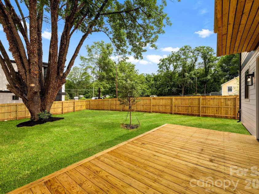 2763 Parkway Avenue, Charlotte, NC 28208.  MLS# CAR4381125, YatesRealty ID 28370. 