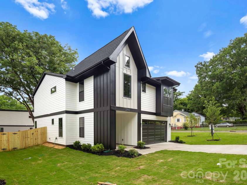 2763 Parkway Avenue, Charlotte, NC 28208.  MLS# CAR4381125, YatesRealty ID 28370. 