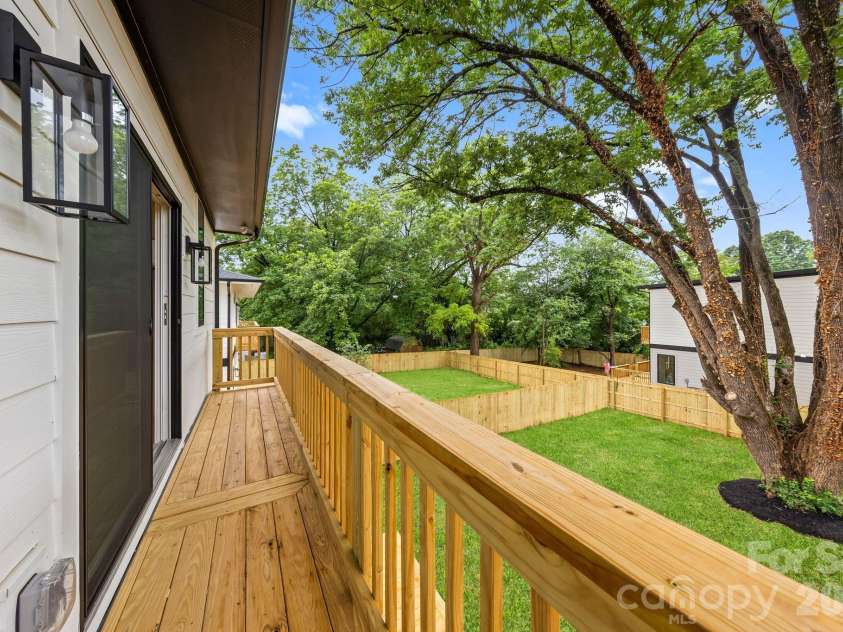 2763 Parkway Avenue, Charlotte, NC 28208.  MLS# CAR4381125, YatesRealty ID 28370. 