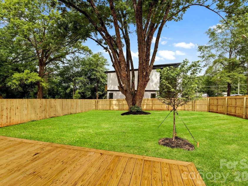 2763 Parkway Avenue, Charlotte, NC 28208.  MLS# CAR4381125, YatesRealty ID 28370. 
