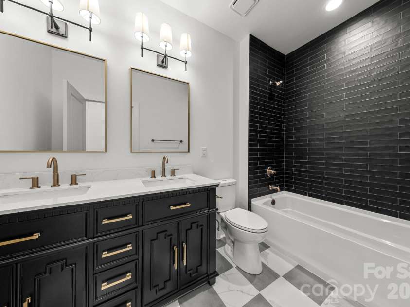 2763 Parkway Avenue, Charlotte, NC 28208.  MLS# CAR4381125, YatesRealty ID 28370. 