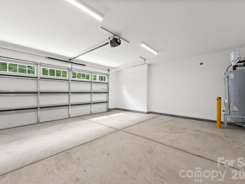 2763 Parkway Avenue, Charlotte, NC 28208.  MLS# CAR4381125, YatesRealty ID 28370. 
