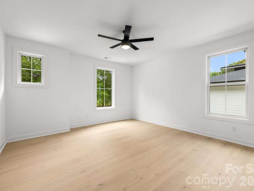 2763 Parkway Avenue, Charlotte, NC 28208.  MLS# CAR4381125, YatesRealty ID 28370. 