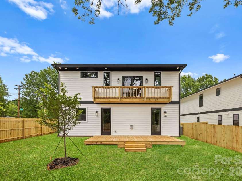 2763 Parkway Avenue, Charlotte, NC 28208.  MLS# CAR4381125, YatesRealty ID 28370. 