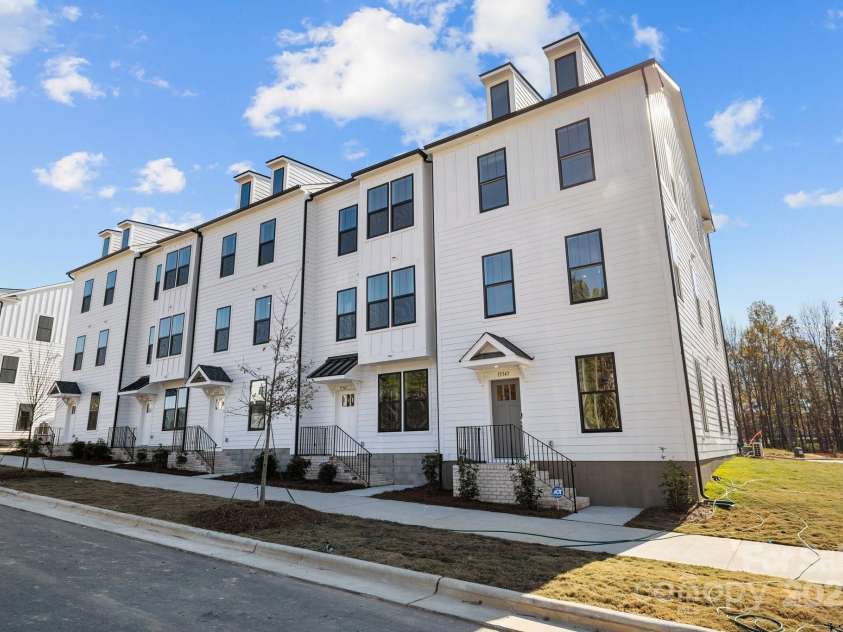 14034 Felix Lane, Charlotte, NC 28277.  MLS# CAR4243579, YatesRealty ID 28371. 