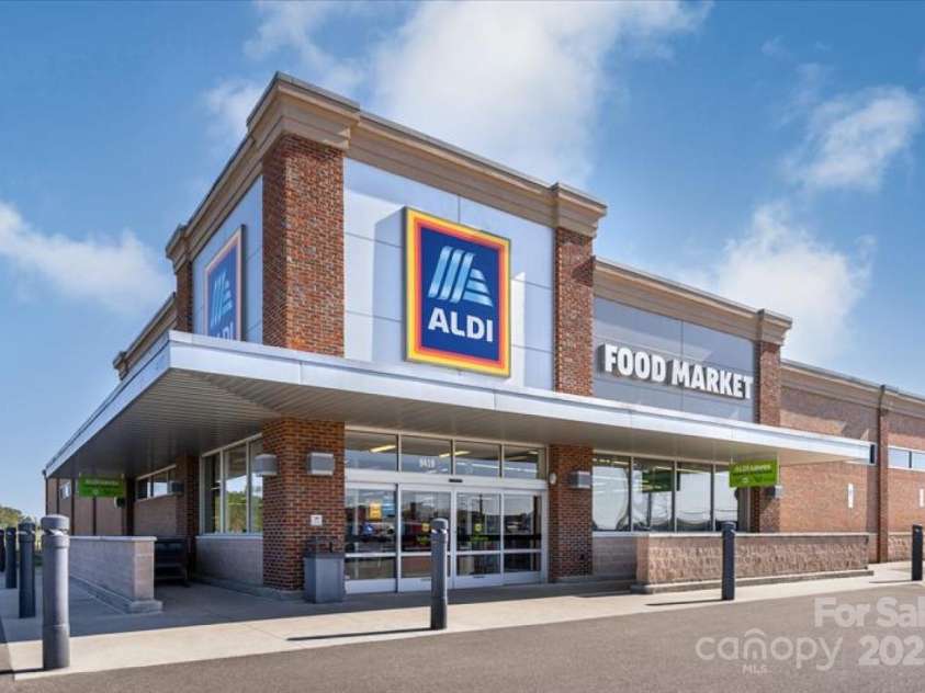 5772 Knox Lane, Kannapolis, NC 28081.  MLS# CAR4247142, YatesRealty ID 28372. Area Photo - Everyday essentials just minutes away