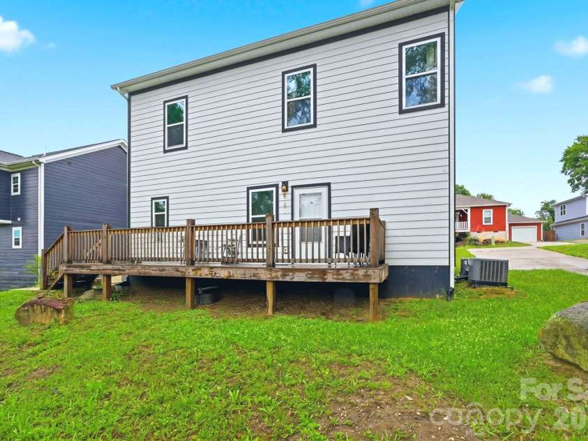 633 Grace Street, Gastonia, NC 28052.  MLS# CAR4387778, YatesRealty ID 28373. 