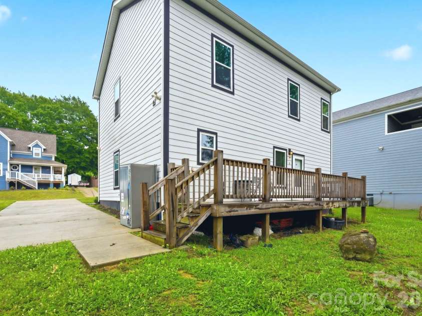 633 Grace Street, Gastonia, NC 28052.  MLS# CAR4387778, YatesRealty ID 28373. 