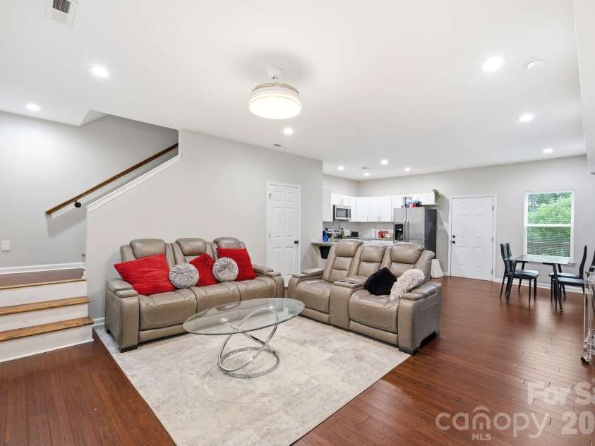 633 Grace Street, Gastonia, NC 28052.  MLS# CAR4387778, YatesRealty ID 28373. 