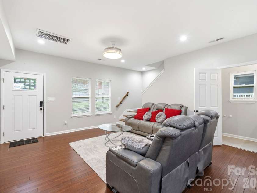 633 Grace Street, Gastonia, NC 28052.  MLS# CAR4387778, YatesRealty ID 28373. 